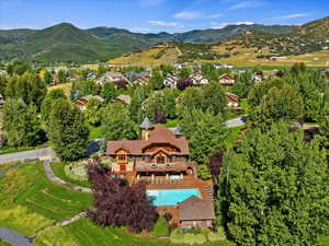 Birds eye view of property featuring a mountain view