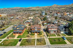 Bird's eye view with a residential view and a mountain view