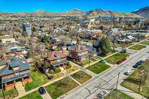 Birds eye view of property featuring a mountain view