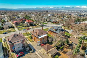 Bird's eye view featuring a residential view and a mountain view