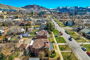 Aerial view with a residential view and a mountain view