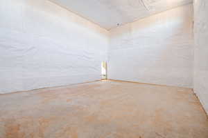 Empty room featuring concrete flooring