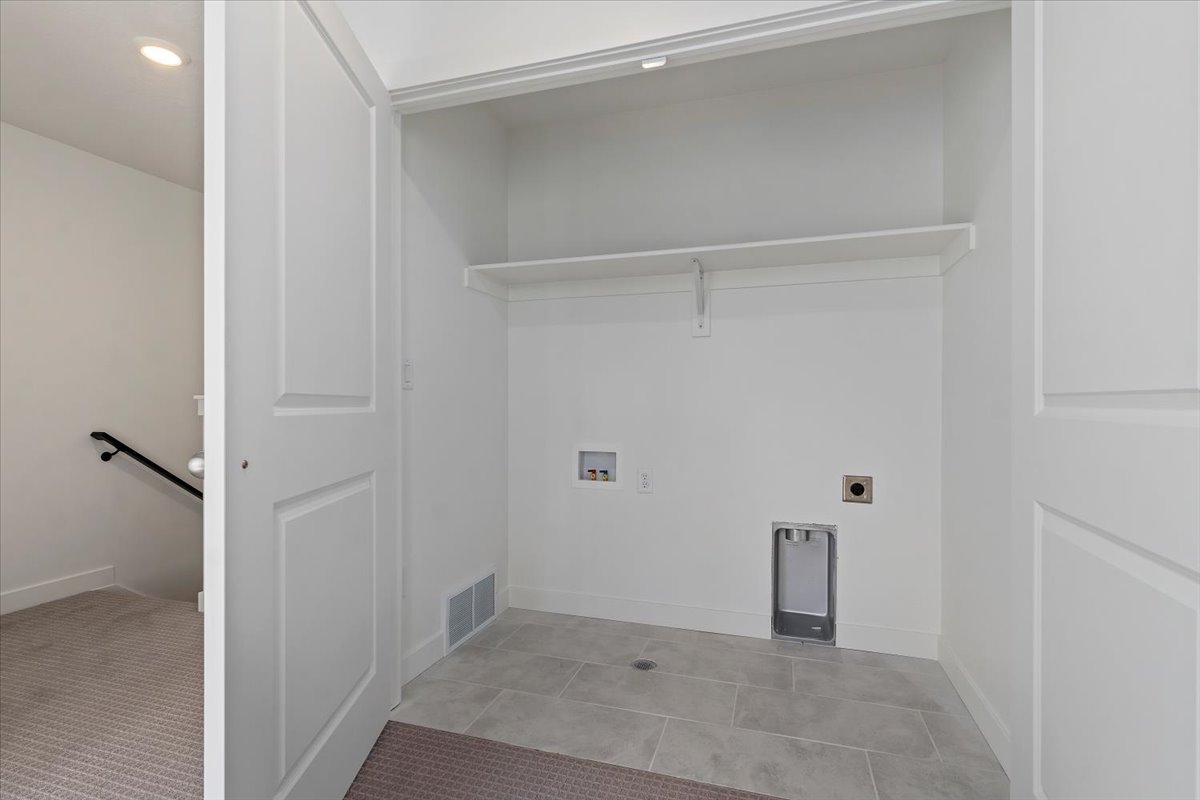 Laundry area with visible vents, hookup for a washing machine, baseboards, laundry area, and electric dryer hookup