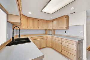 Photo 16 of 241 N VINE ST ST #604 W
