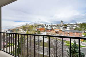Balcony featuring a mountain view