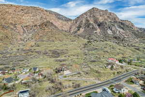View of mountain feature featuring a residential view