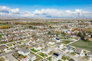 Aerial view featuring a residential view and a mountain view