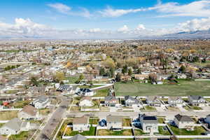 Bird's eye view featuring a mountain view and a residential view