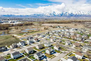 Aerial view with a residential view and a mountain view