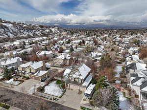 Birds eye view of property featuring a residential view