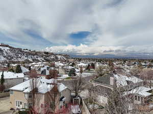 Aerial view with a residential view and a mountain view