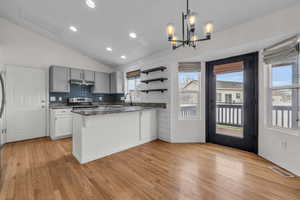 Photo 5 of 122 E TEAL RD