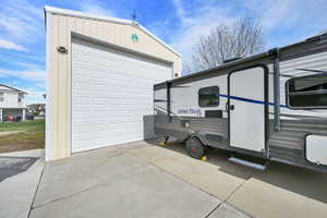 Detached garage featuring concrete driveway
