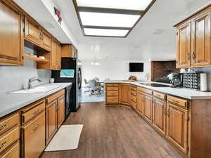 Kitchen with LVP, nice cabinets and lots of counterspace