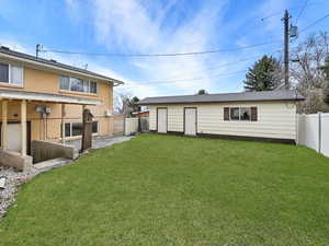 You can see the storage shed and the workshop. The workshop is to the right, its large and has a workbench that will stay