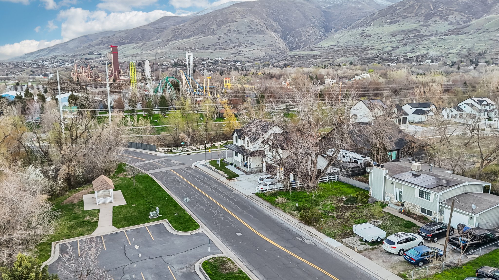 Birds eye view of property featuring a residential view and a mountain view