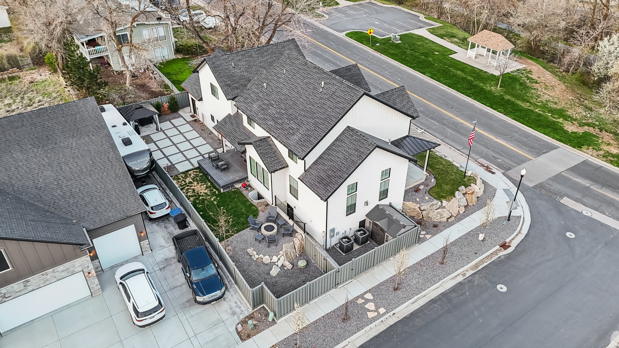 Birds eye view of property