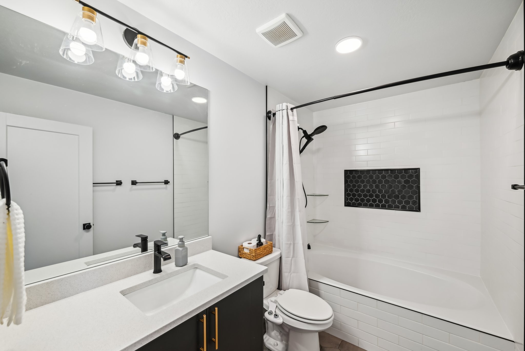 Full bath upstairs
