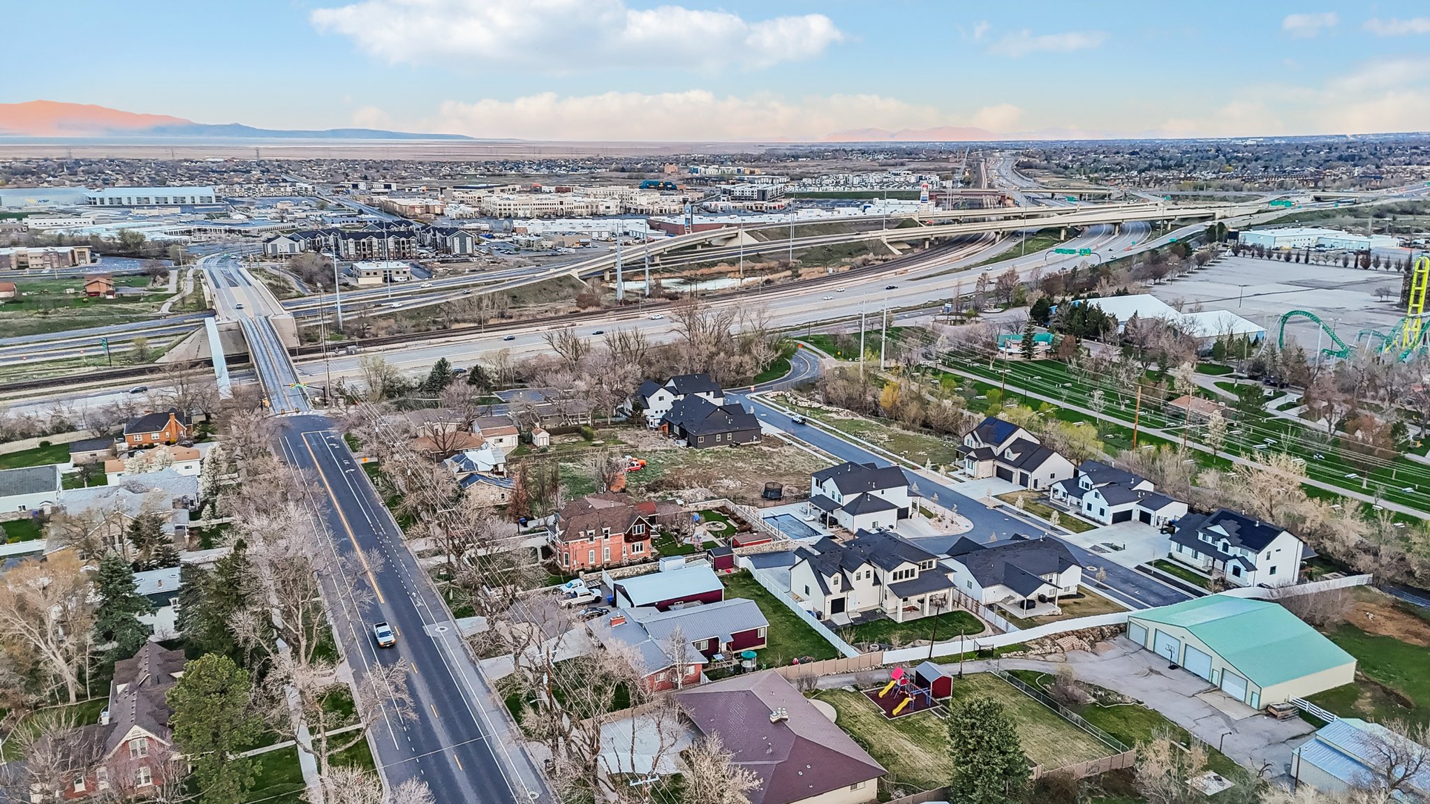Aerial view with a mountain view and a residential view