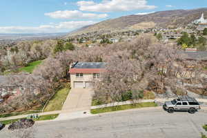 Bird's eye view with a mountain view