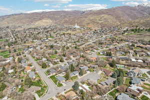 Birds eye view of property featuring a residential view and a mountain view