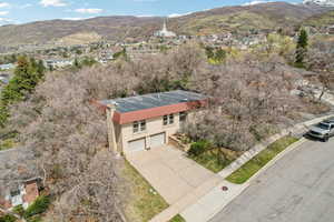Drone / aerial view featuring a mountain view