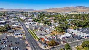 Proximity to Shops and I-15