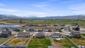 Bird's eye view featuring a residential view and a water and mountain view