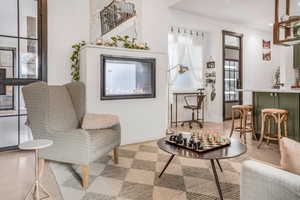 Sitting room with light speckled floor