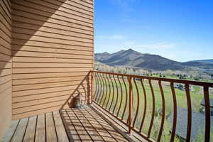 Balcony featuring a mountain view
