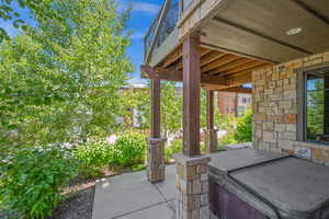 Porch with a hot tub