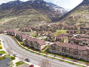 Bird's eye view featuring a mountain view and a residential view