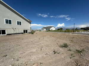 View of yard featuring a mountain view