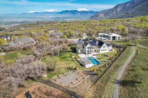 Bird's eye view with a mountain view