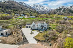 Drone / aerial view featuring a mountain view