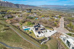 Bird's eye view featuring a mountain view and a residential view