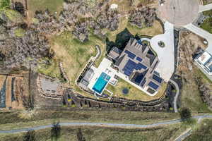 Birds eye view of property