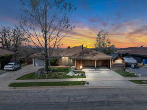 Photo 2 of 805 N BROOKSHIRE DR