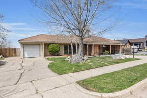 Photo 3 of 805 N BROOKSHIRE DR