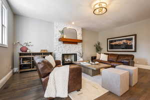 Photo 18 of 872  MARTINGALE LN