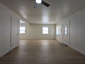 Foyer featuring visible vents, a wealth of natural light, a ceiling fan, and wood finished floors