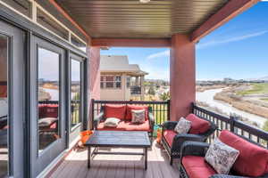 Balcony featuring an outdoor hangout area