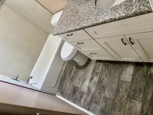 bathroom on primary bedroom