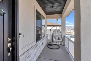 Balcony featuring a mountain view