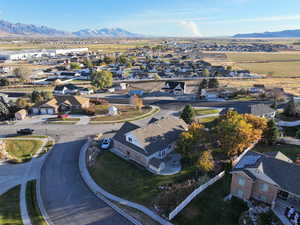 Bird's eye view featuring a residential view and a mountain view