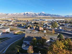 Bird's eye view featuring a mountain view and a residential view