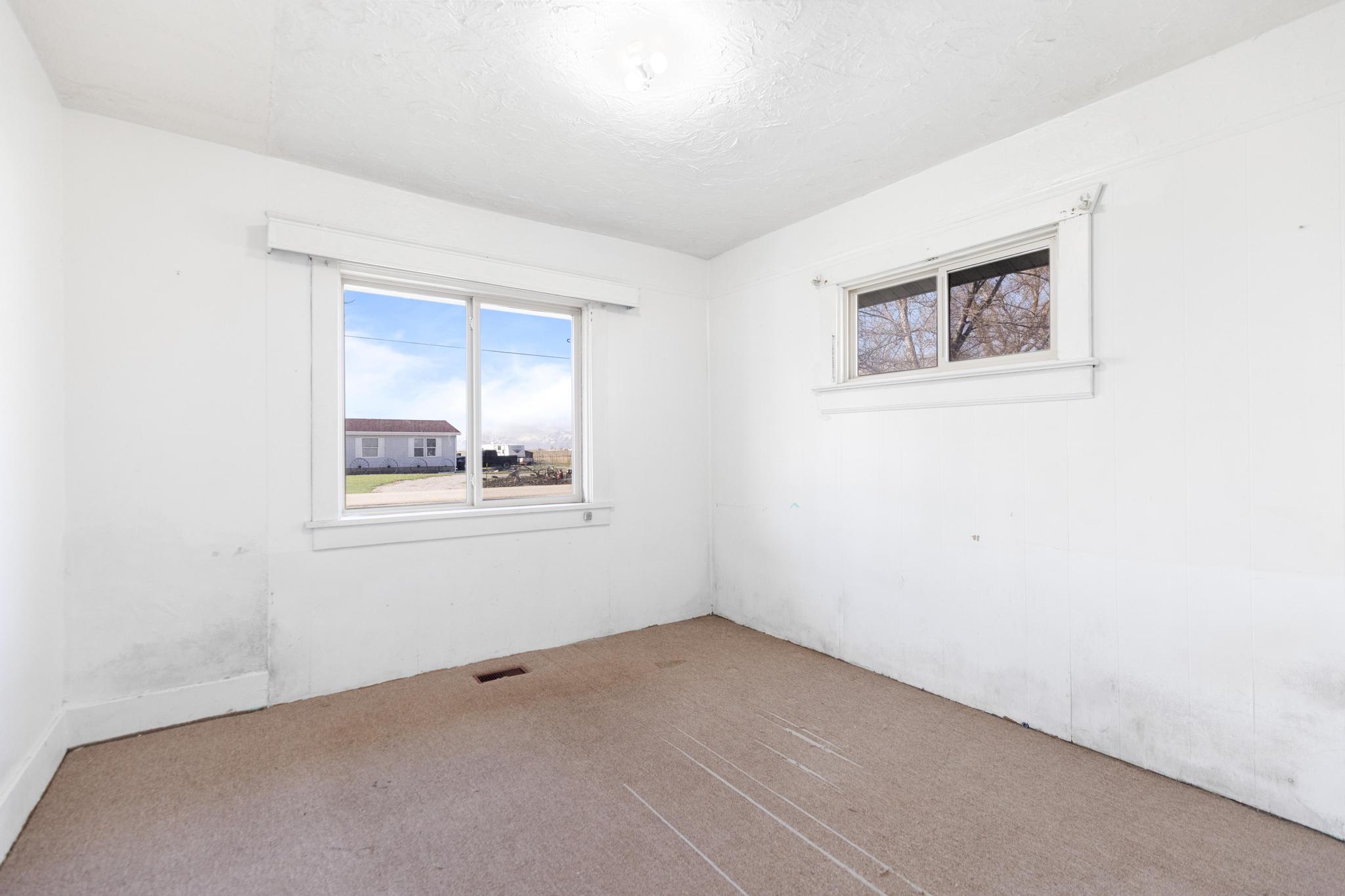 Carpeted spare room featuring visible vents and a textured ceiling