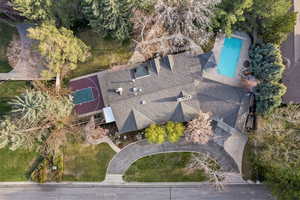 Birds eye view of property