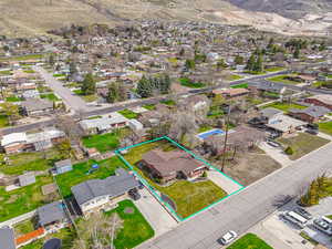 Birds eye view of property featuring a residential view