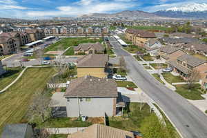 Bird's eye view featuring a mountain view and a residential view
